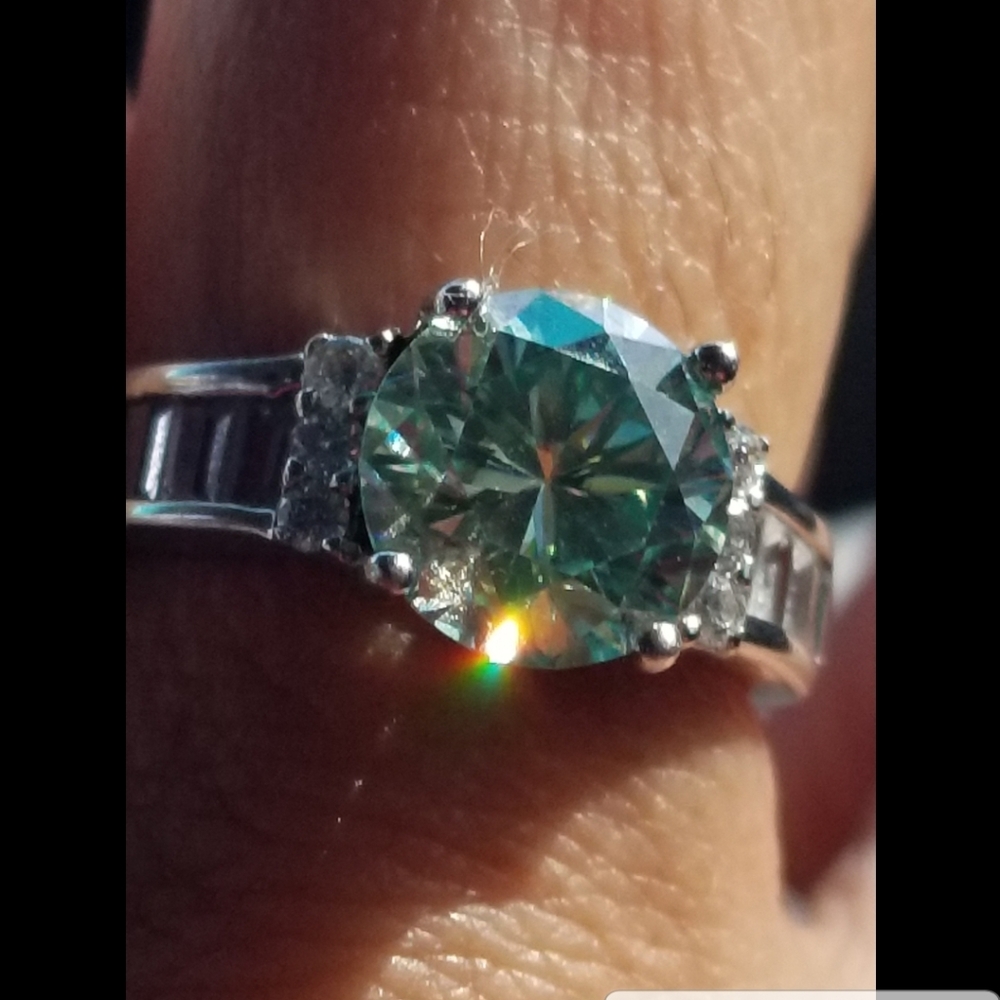 925 sterling silver 2.5 carat green color changing moissanite baguette ring - Picture 13 of 14